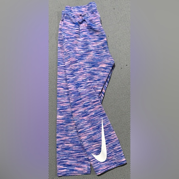 Girls Nike 2 piece athletic set - Picture 2 of 5